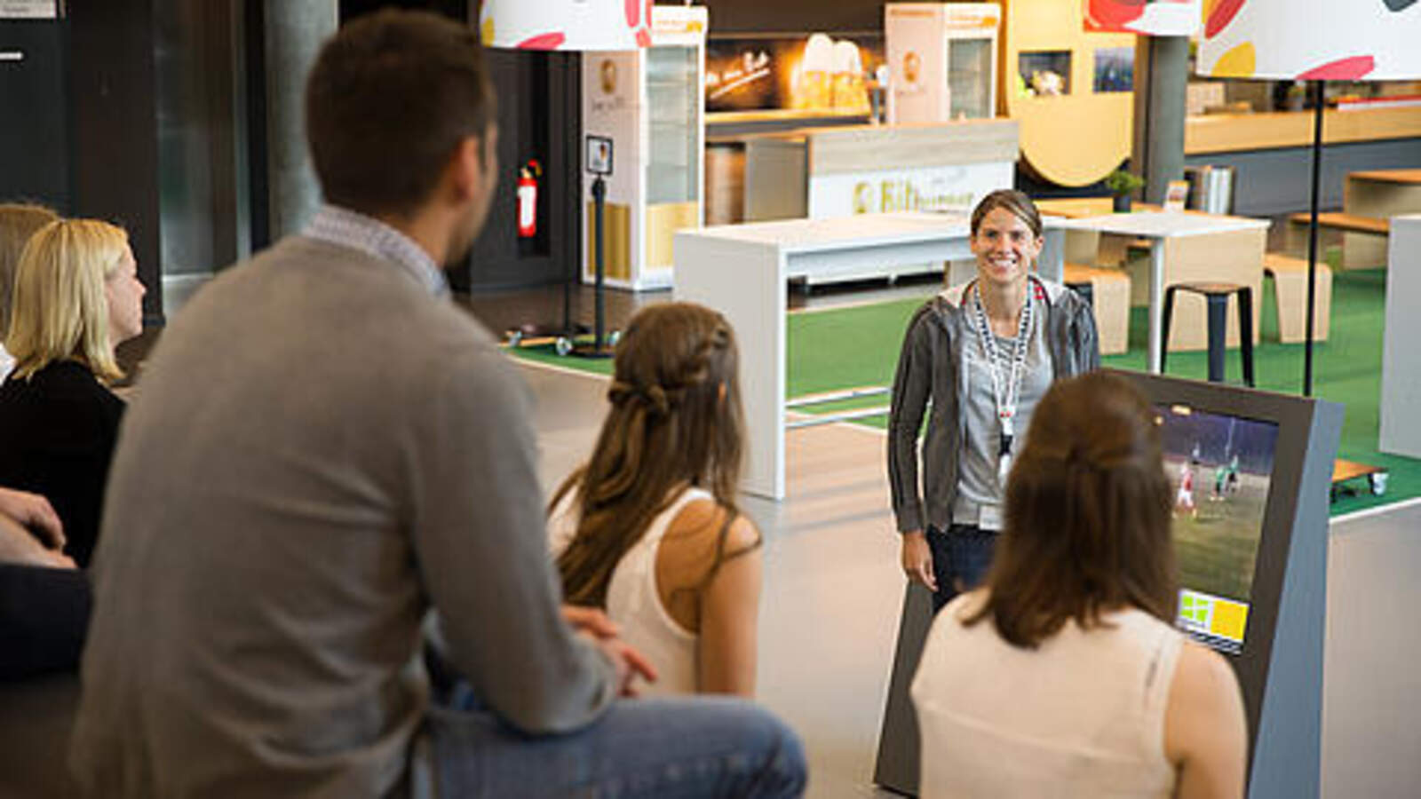 Annike Krahn als Museumsguide