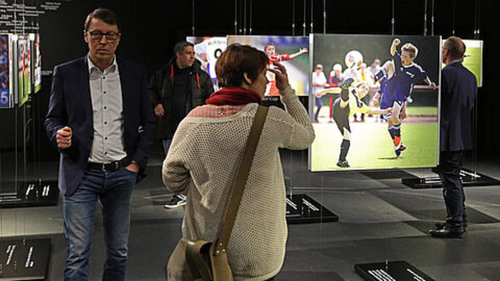 sonderausstellung-traeume-traene-triumphe-mini-megastars-006.JPG