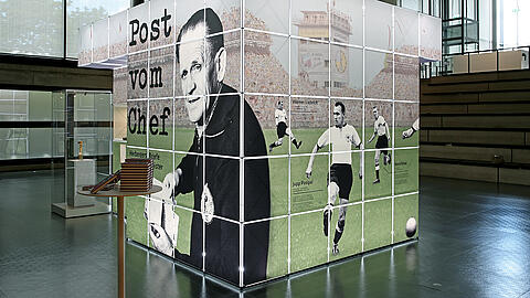 sonderausstellung-post-vom-chef-dfm-cube.JPG
