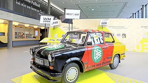 sonderausstellung-25-jahre-deutsche-fussball-einheit010.jpg